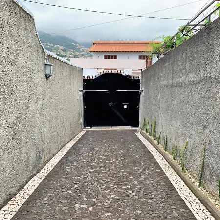 Charming Madeiran House In Funchal Сasa de vacaciones